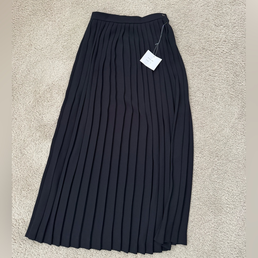 Focus 2000 Charcoal Pleated Skirt